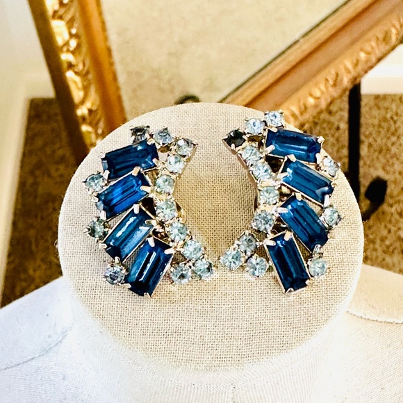 Vintage Blue Rhinestone Deco Earrings 💙 - Picture 6 of 11